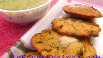 Serve makki methi ki poori with butter