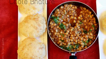 Bhatura with black chana