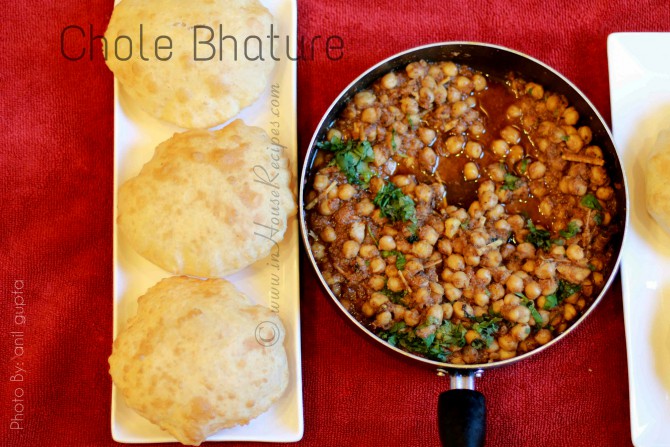 Bhatura with black chana