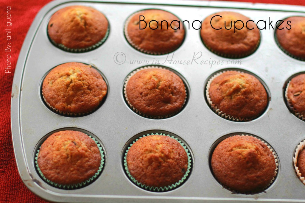 Banana cupcakes with chocolate