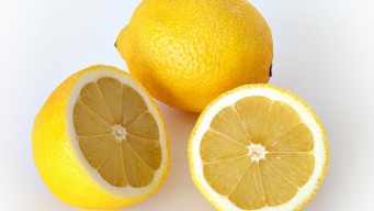 How to squeeze lemon juice